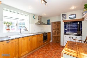 Pond Cottage - Kitchen- click for photo gallery